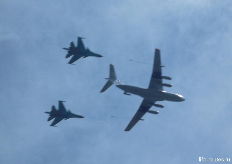 Дозаправка пары бомбардировщиков Су-24