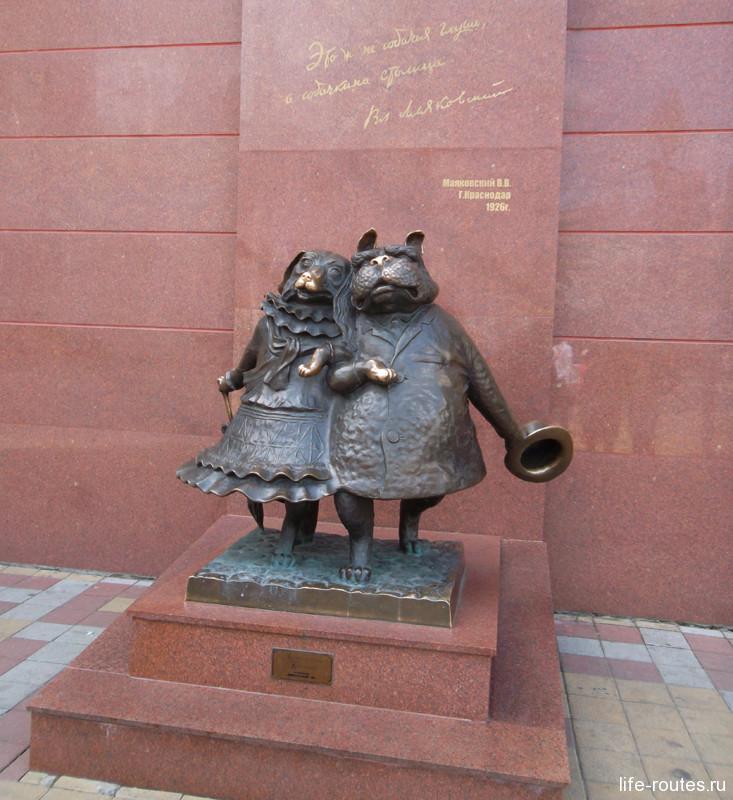 Один из главных памятников Краснодара "Влюбленные собачки"