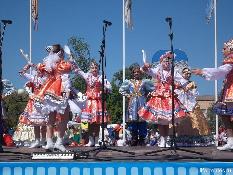 Торжества открывает детский фестиваль "Шолоховские веснушки"