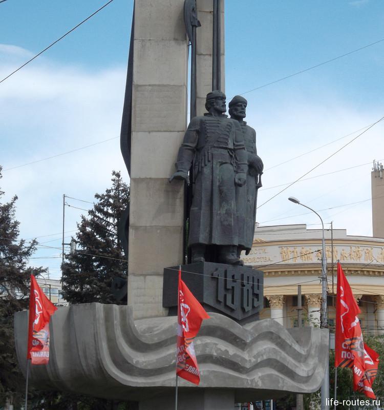 Памятник основателям Царицына