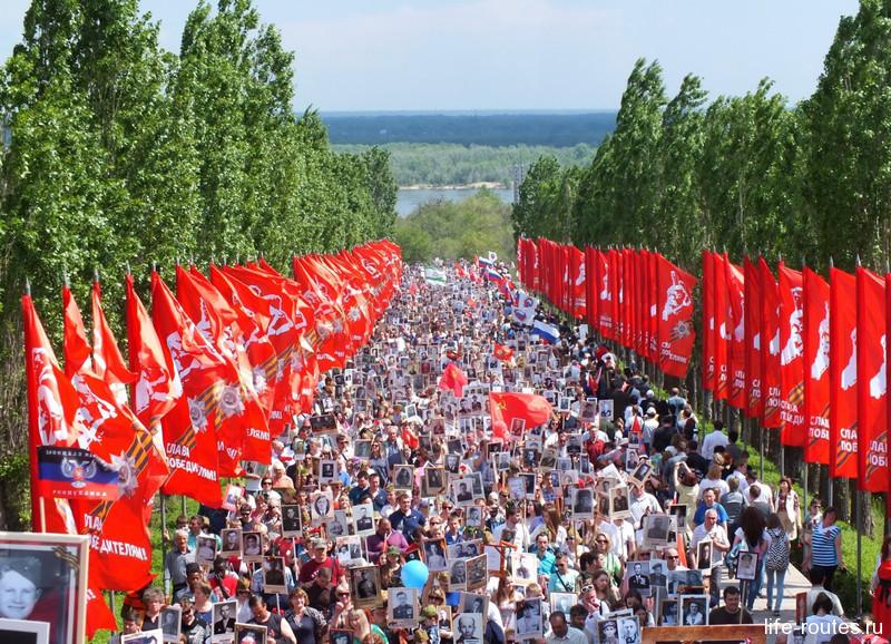 Начавшись от площади Ленина, шествие завершилось на Мамаевом кургане