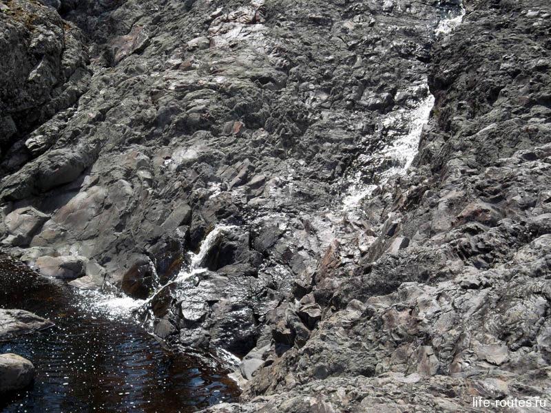 Некогда величественный водопад Гирвас сейчас едва заметен