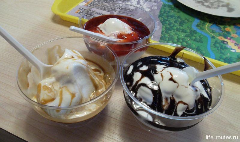 Мороженое в местном кафе чем-то напоминает мороженое Макдональдса 